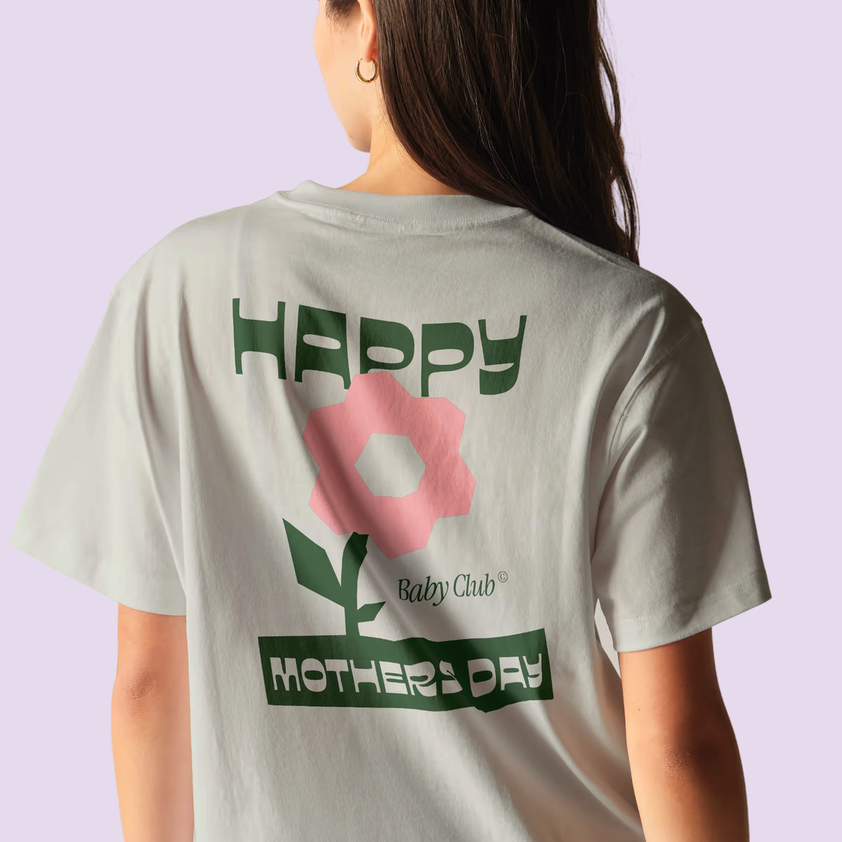 Femme de dos portant le t-shirt « Happy Mother's Day » à fleur rose – cadeau fête des mères