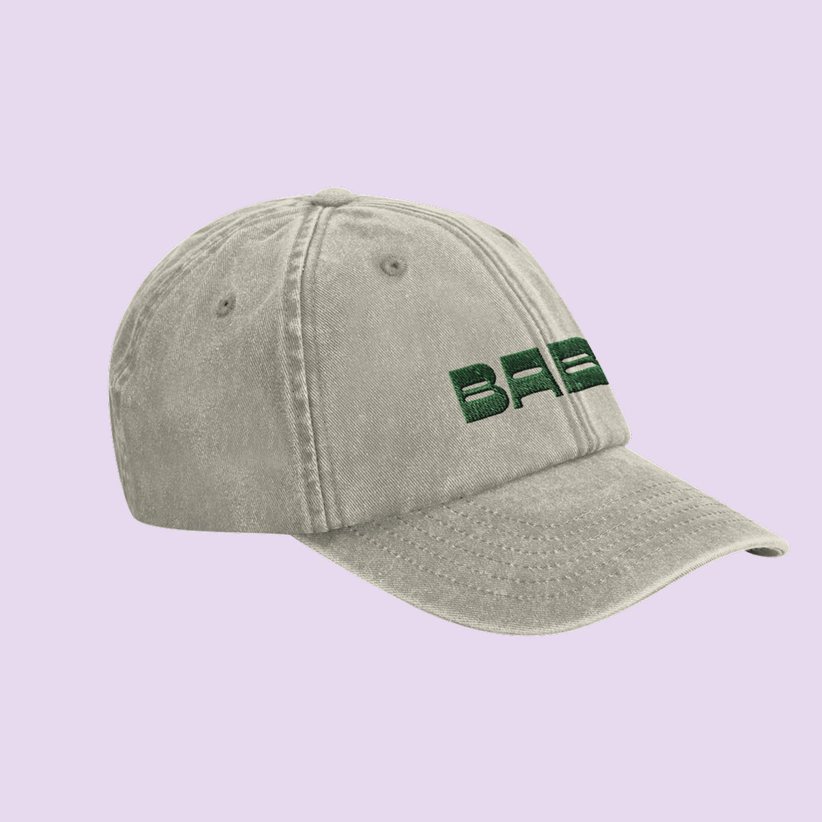Casquette sable brodée « BABY », vue de profil – casquette annonce grossesse