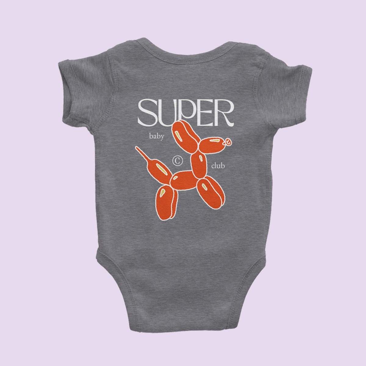 Body bébé gris Super Baby Club illustré d'un chien ballon orange – cadeau naissance
