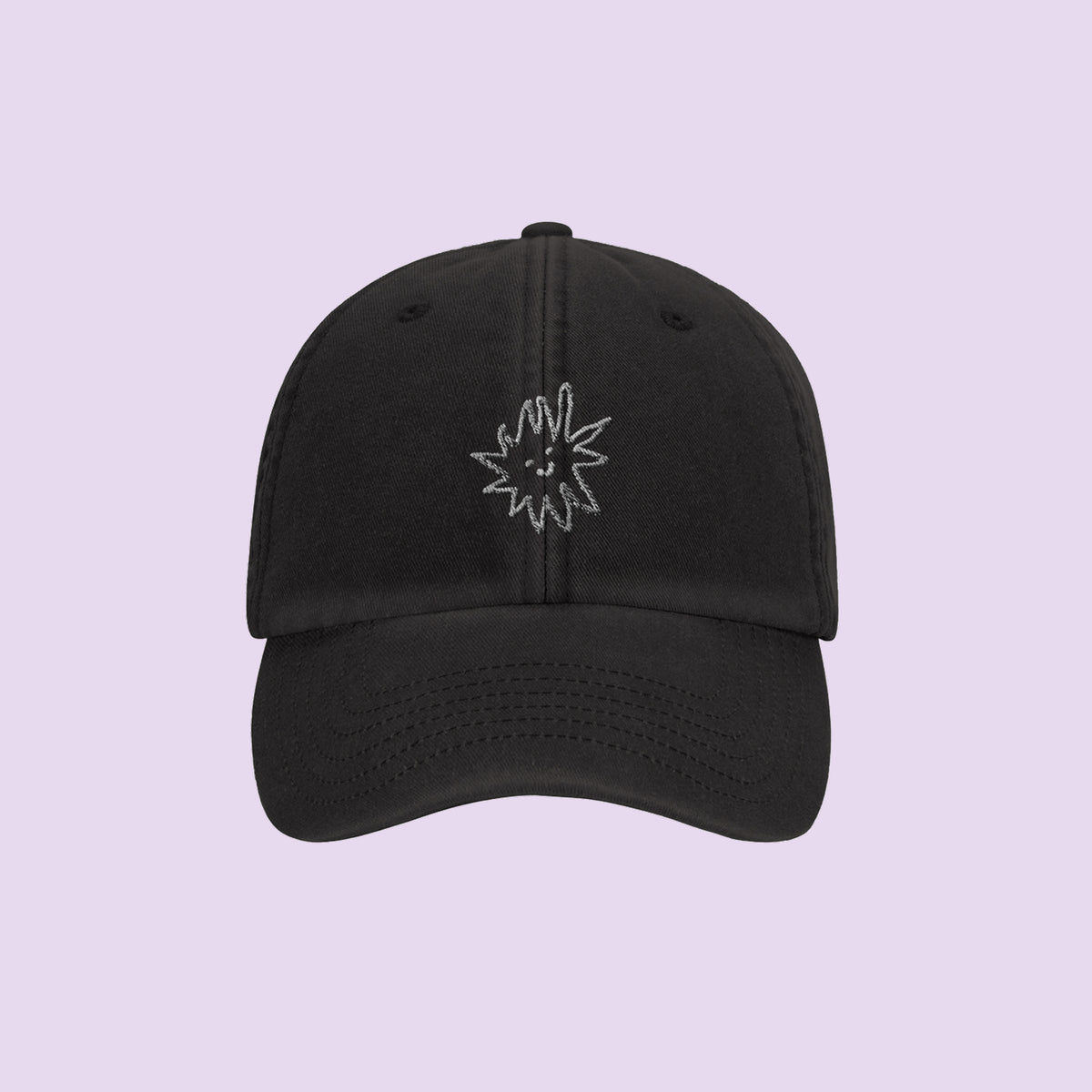 Casquette noire délavée brodée d'un soleil, vue de face – cadeau papa ou maman